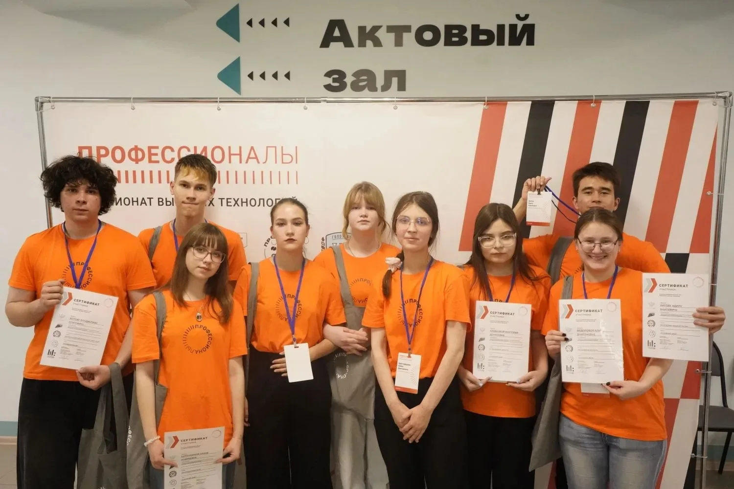 Держим кулачки за нашу Алену ✊🏻

А всё потому что с 18 по 21 мая в г. Ногинск Московской области пр