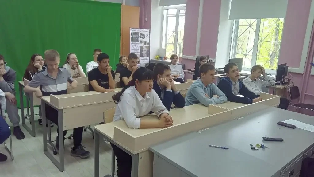 🛠️ В 6-х, 7-х и 10 классах прошло профориентационное занятие «Россия комфортная» из ци...