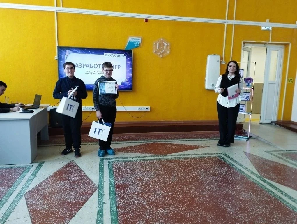 В Сургуте прошел IT-хакатон, в котором приняли участие более 42 команд из 13 образовательных учрежде