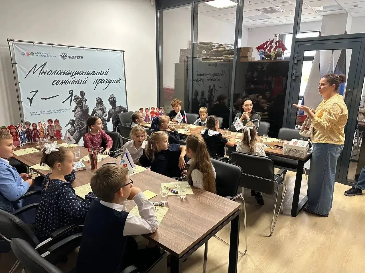 «Живой мост поколений: Мастер-класс "Народов много — Родина одна" в честь Дня воссоедин...