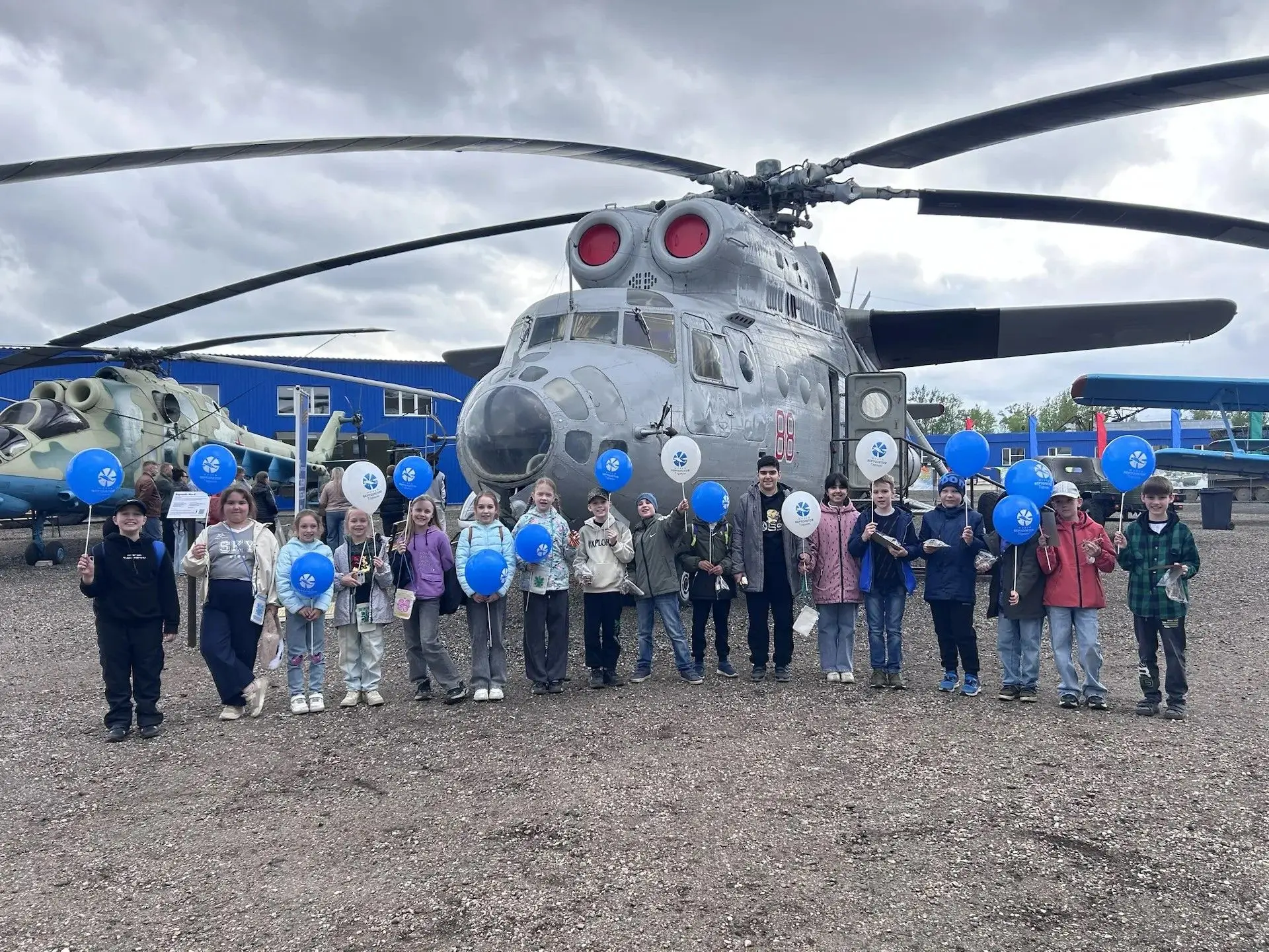 ✨ Ученики 3 «Б» класса совершили увлекательное путешествие в Торжок! 🚁 Ребята побывали в музее верто