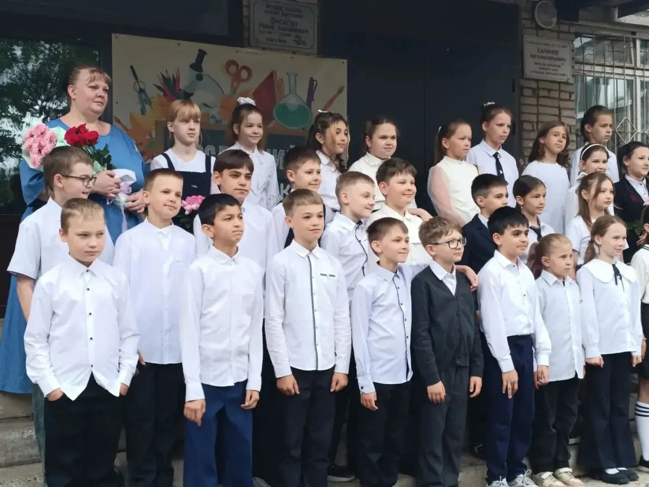 #Школа22 #ТакойДень  📸Сегодня в школе прошла торжественная линейка для четвёртых классов. Ребята при
