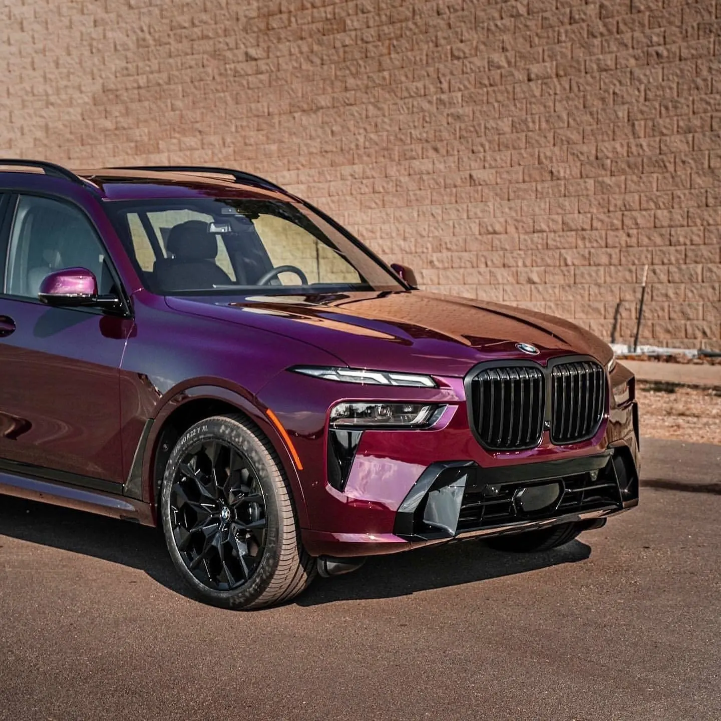 — Новый BMW X7 представлен в уникальном оттенке 😍