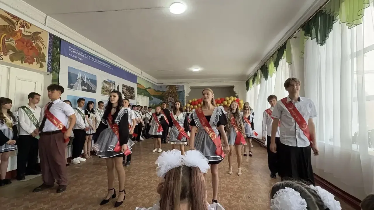 🎉 Последний звонок — и целая глава жизни позади! 🎉