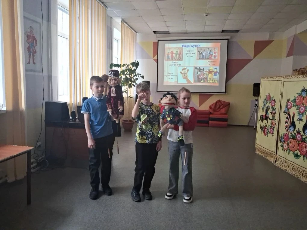 🎭 Театр - отражение жизни!  Вчера ученики 3 "А", 3 "В" ,3 "Г" и 4 "Г" классов совершили увлекательно