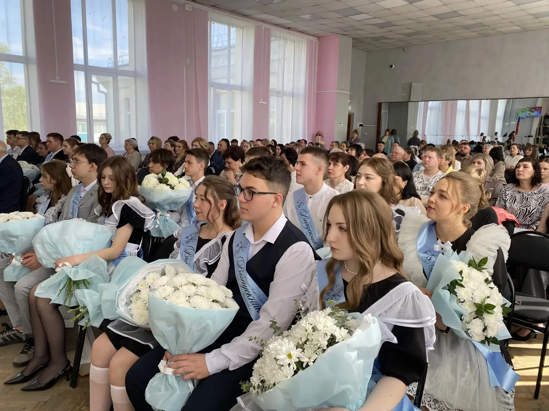 В Киселевске прошли выпускные линейки.  В 2026 году на территории Киселевского городского округа 116
