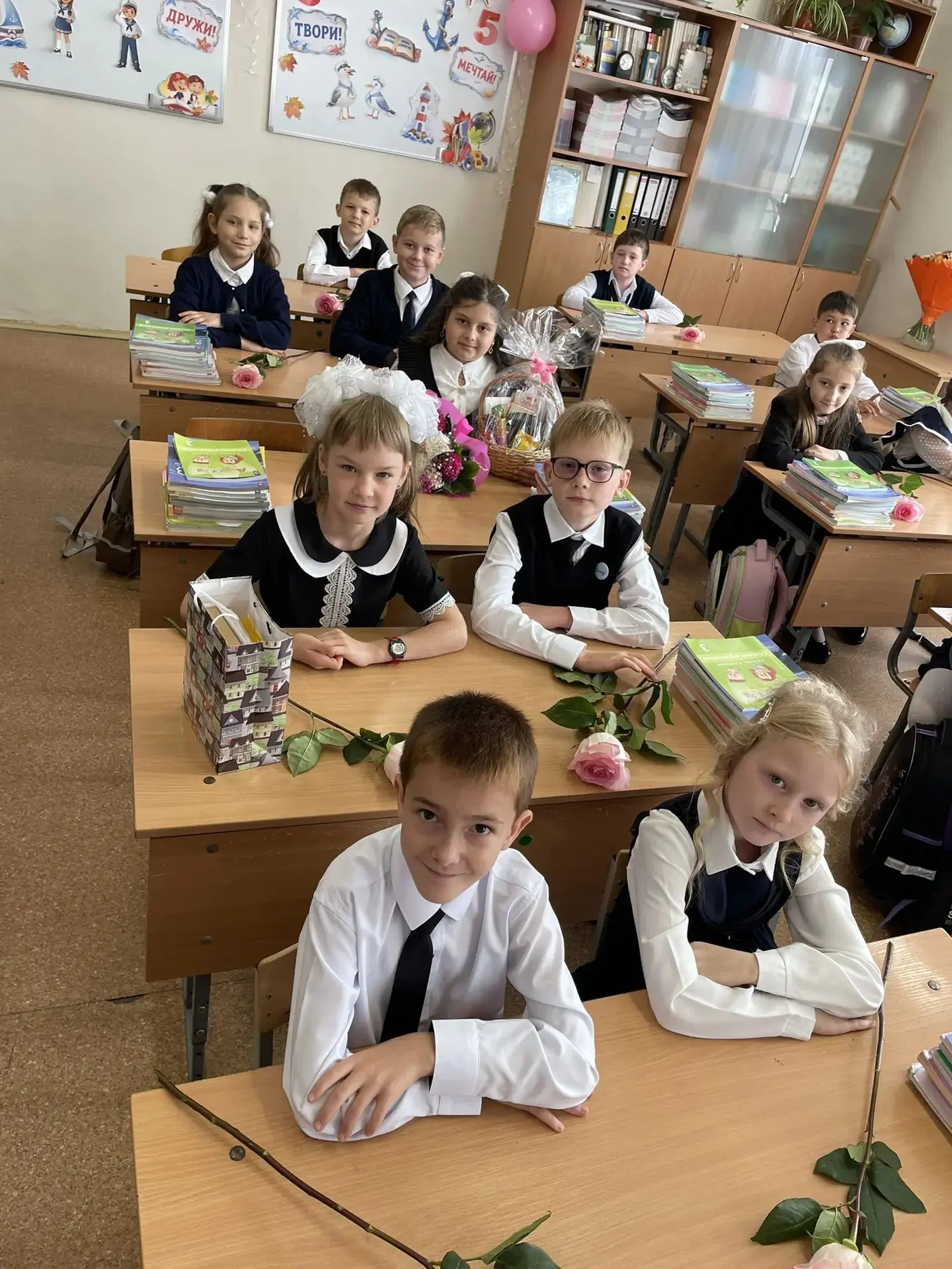 1 сентября ребята из 3-в класса приняли участи в благотворительной акции «Дети вместо ц...