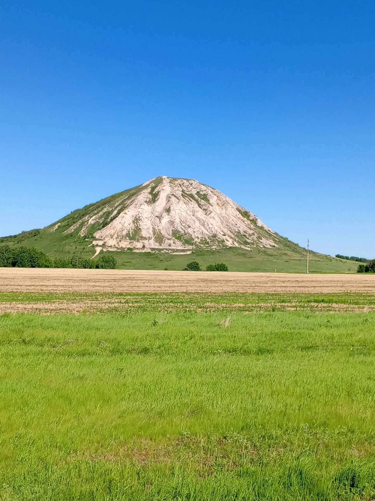 🗻 Туристка не смогла спуститься с  Торатау 😟Женщина оказалась на склоне горы Торатау, где не смогл