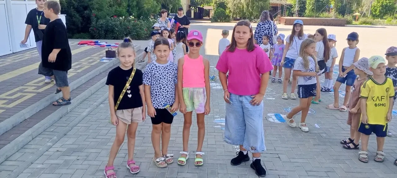 🇷🇺Юные жители посёлка Гигант отметили День Российского флага🇷🇺