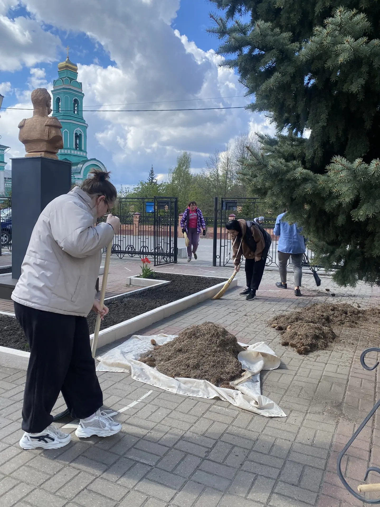 В канун майских праздников 30.04.2926г. традиционно был проведен субботник на территори...
