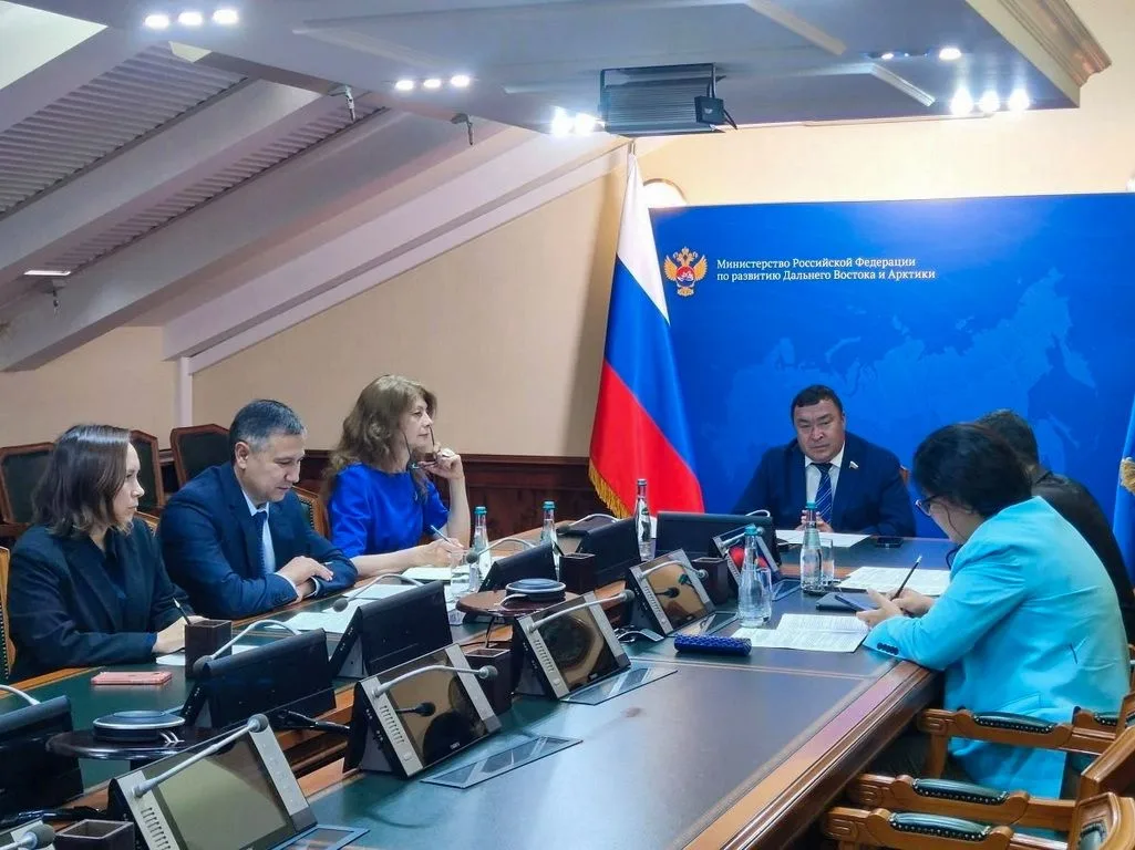 Александр Новьюхов провел заседание Общественного совета Арктической зоны Российской Федерации.
 
 h