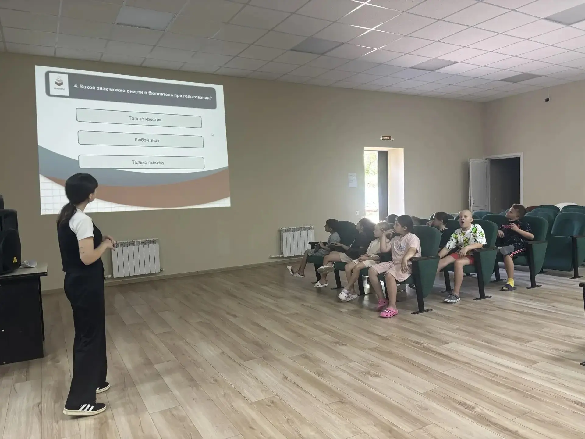 10.07.2026г. в 10-00ч. в Доме культуры м-на Капланово заведующим детским сектором Гигин...