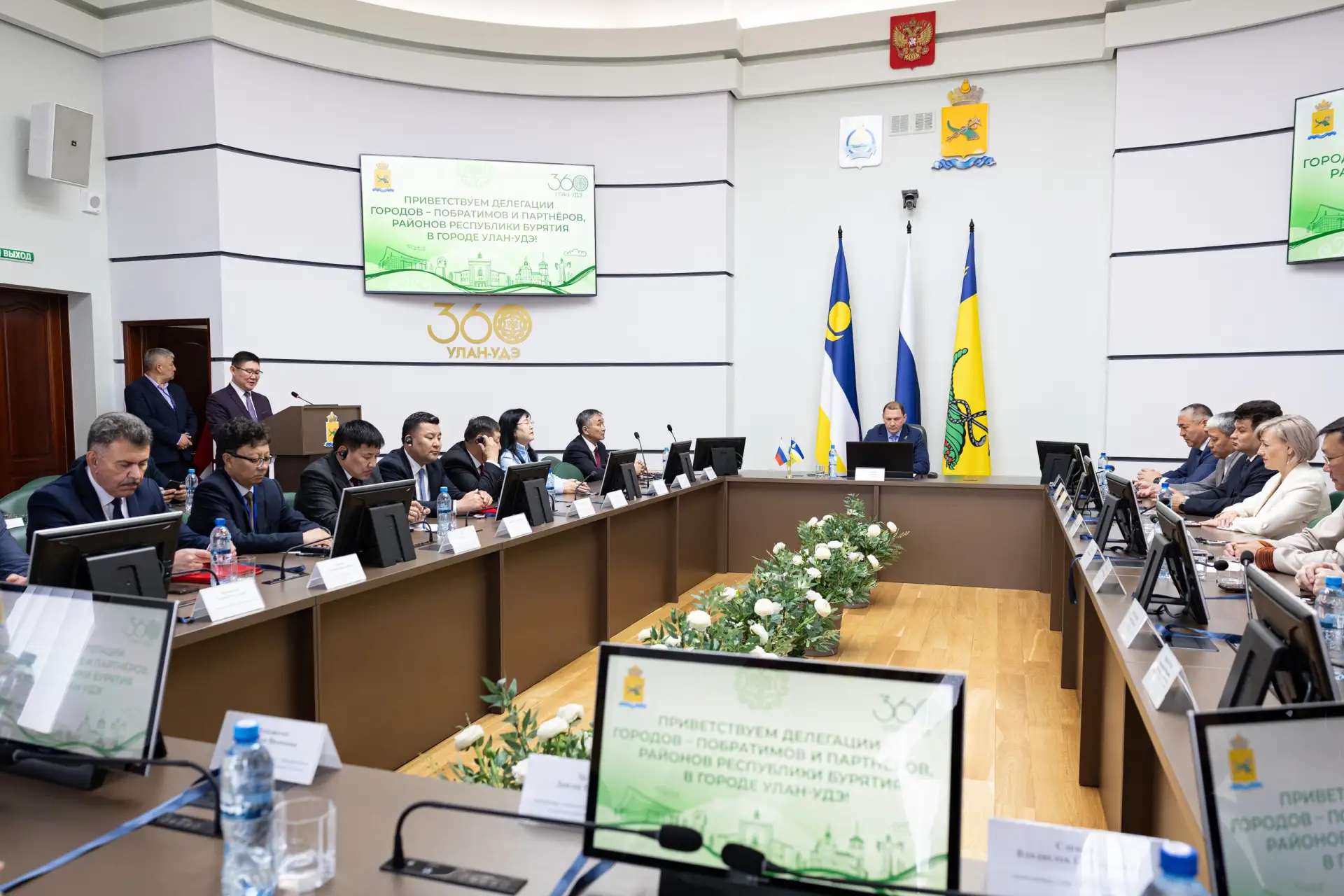 🤝 11 городов России и зарубежья поздравили Улан-Удэ с юбилеем

На 360-летие Улан-Удэ приехали делег