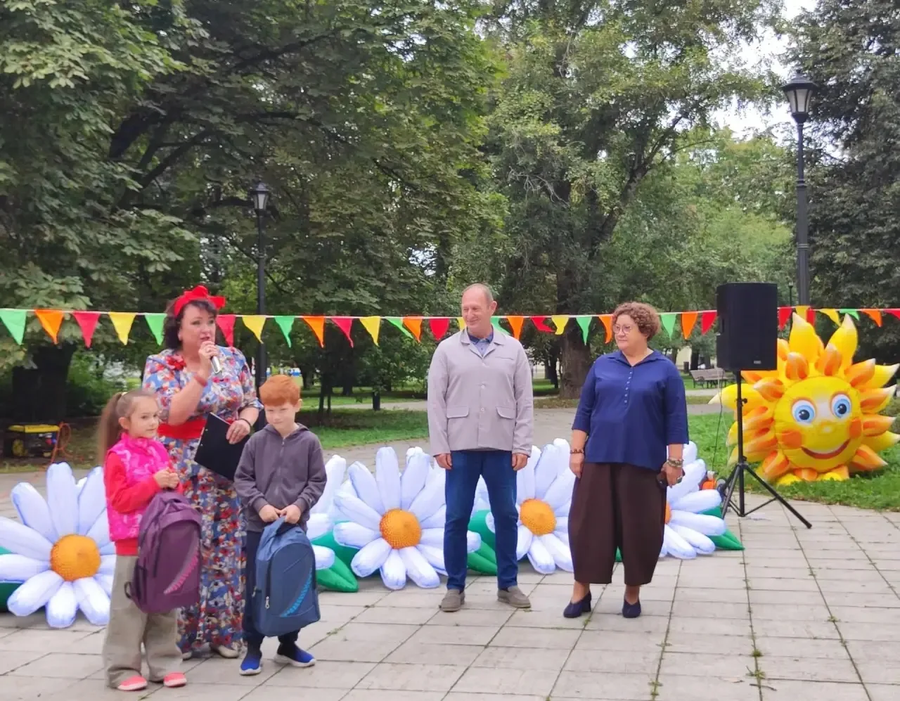 «До свидания, лето! Здравствуй, школа!» — праздник в районе 🎉