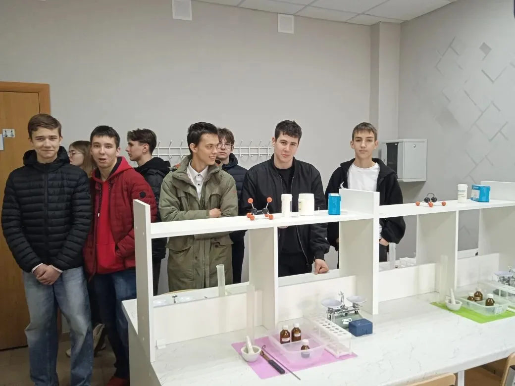 9 Б посетил профинформационное мероприятие "День открытых дверей" в техникуме  "Бизнес и право".
