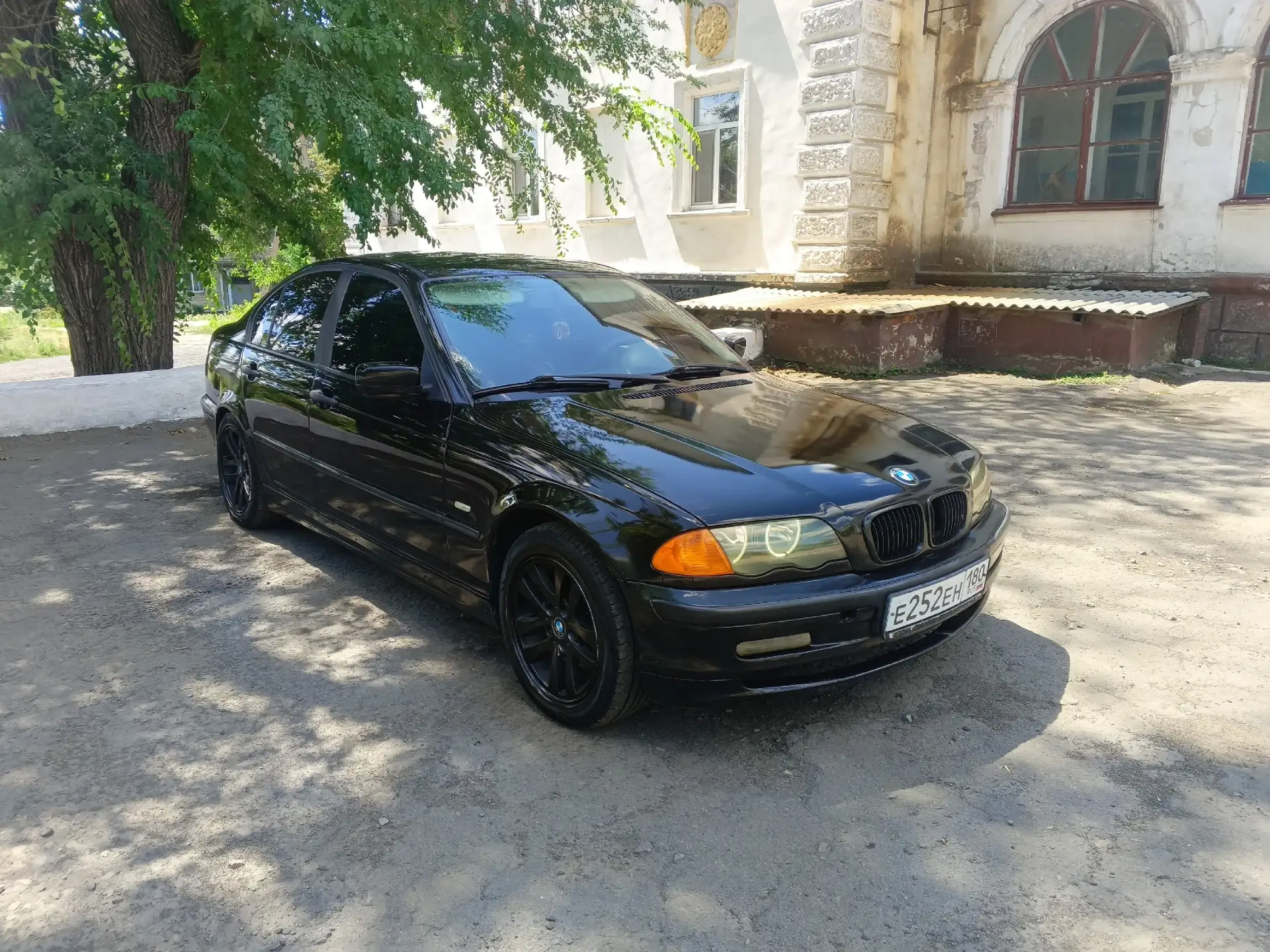 Продам БМВ -318i е46,1999г.,1.9,МКПП,в хорошем состоянии на полном ходу.Тех.осмотр пройден, ВОПРОСЫ 