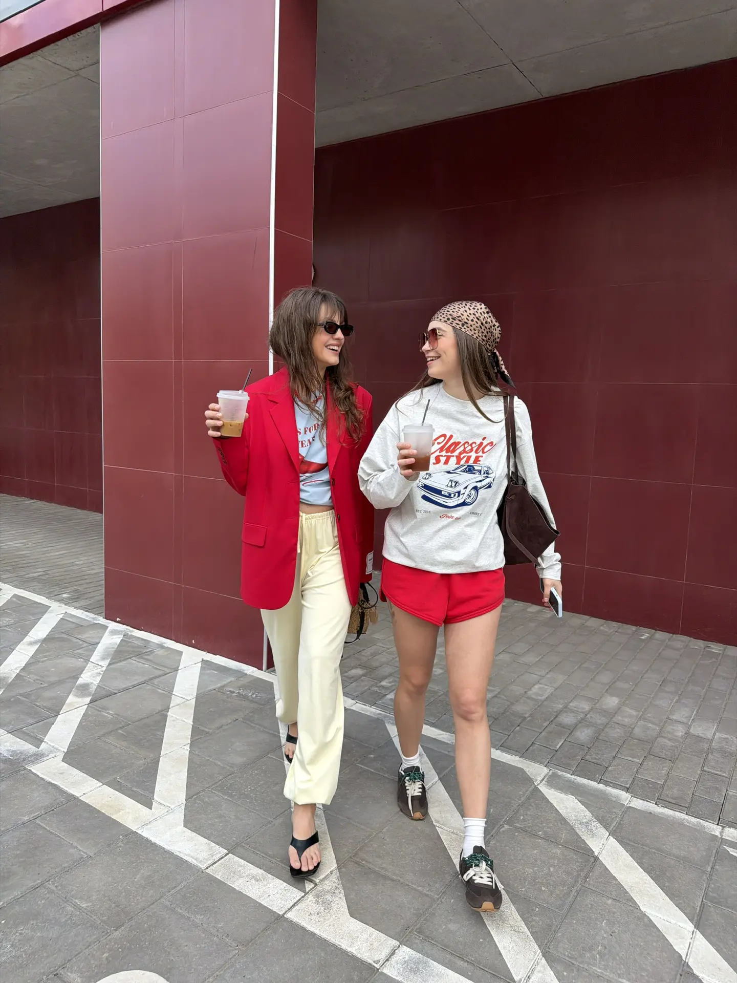 Когда в чате договорились встретиться в расслабленных образах, но у каждой из нас своё
понимание это
