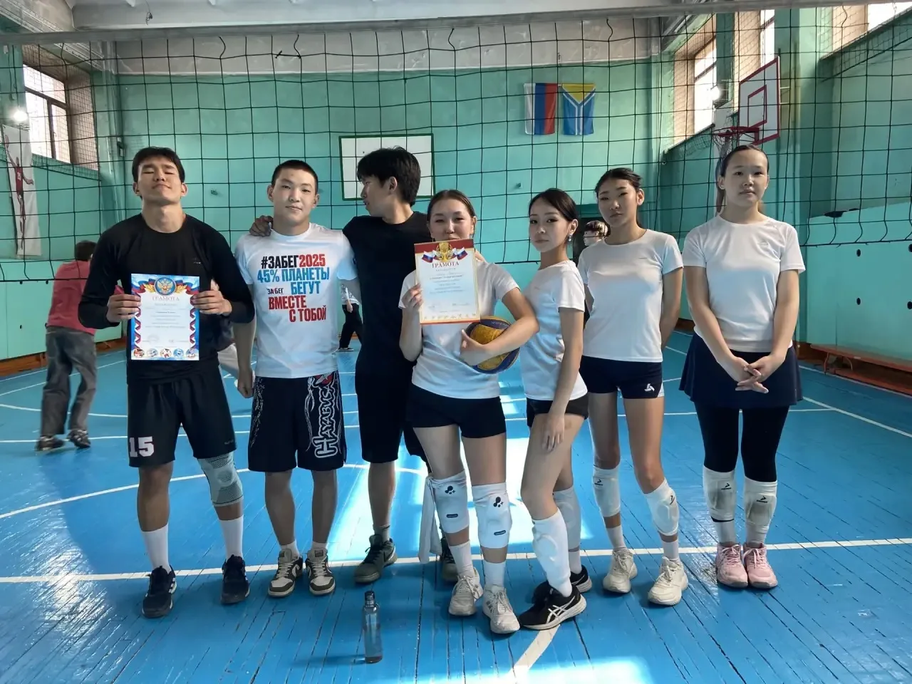 🏐 Волейбол, драйв и победа: как 9-11 классы рвали сетку!  Привет, школа! 🔥 На этих выходных спортзал