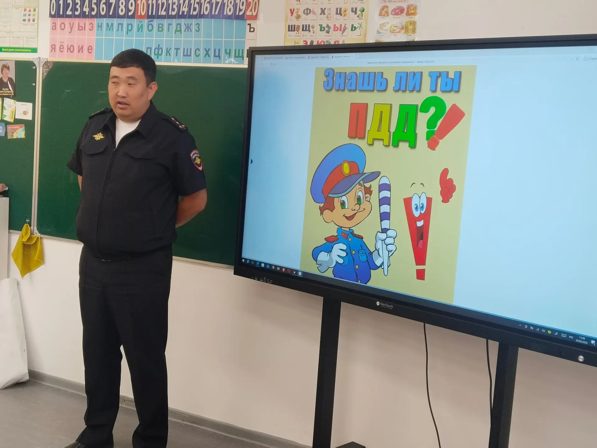 🚦Сегодня  для наших  обучающихся 1 и 2 классов день начался не с привычного звонка на ...