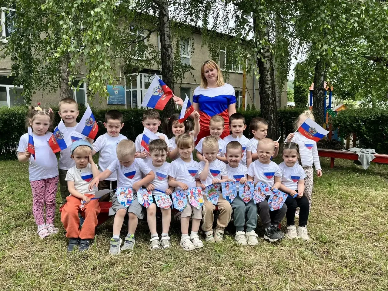 С Днём России! Как мы отметили праздник в детском саду «Кораблик» 🇷🇺

Сегодня в нашем детском саду