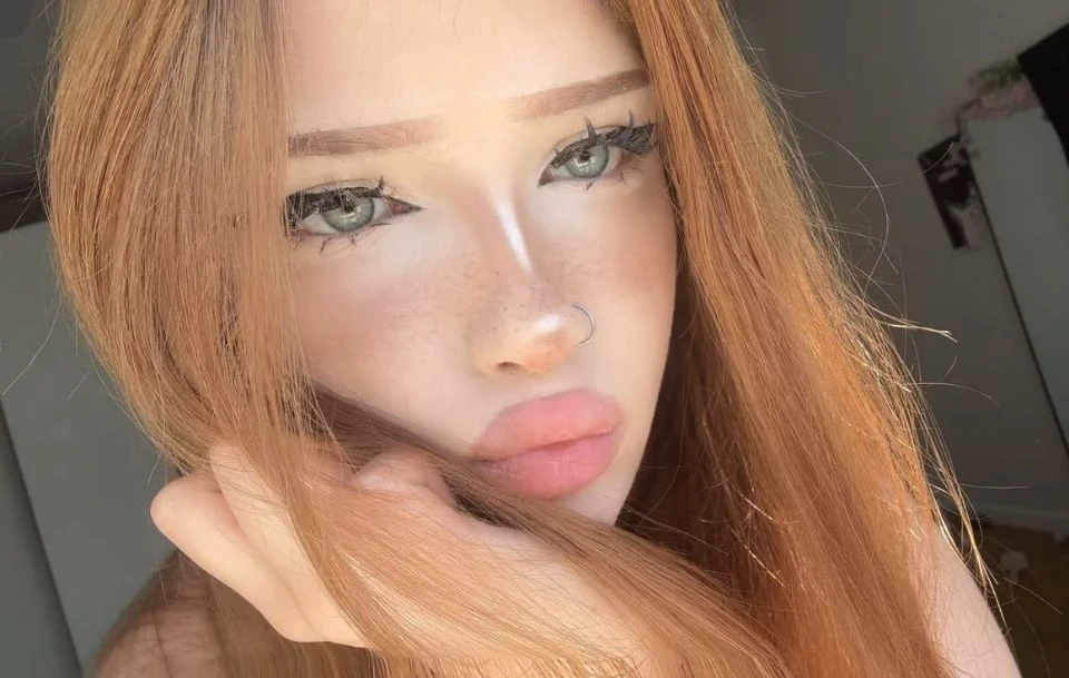 𝐫 𝐞 𝐝   𝐡 𝐚 𝐢 𝐫