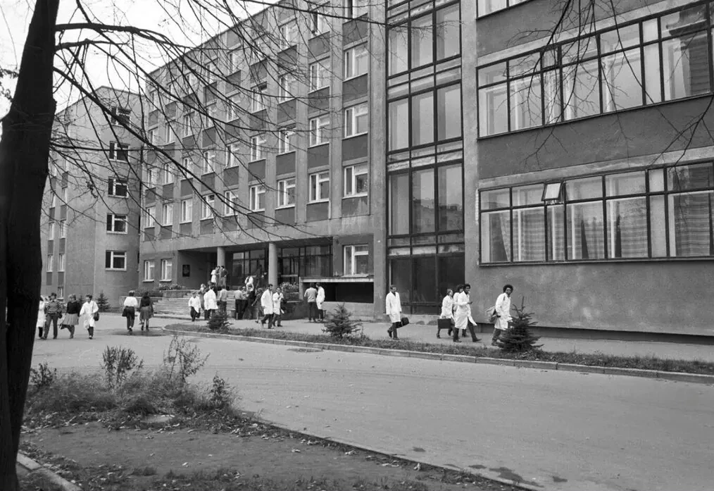 📷 Учебный корпус Медицинского института, 1986 год

Кто учился в данном учреждении? 
 
Фото: Юрий Пр