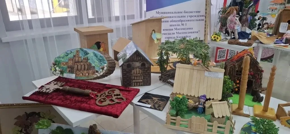 В Каспийске на базе Лицея №13 имени Расула Гамзатова состоялся праздник мастерства, собравший на сво