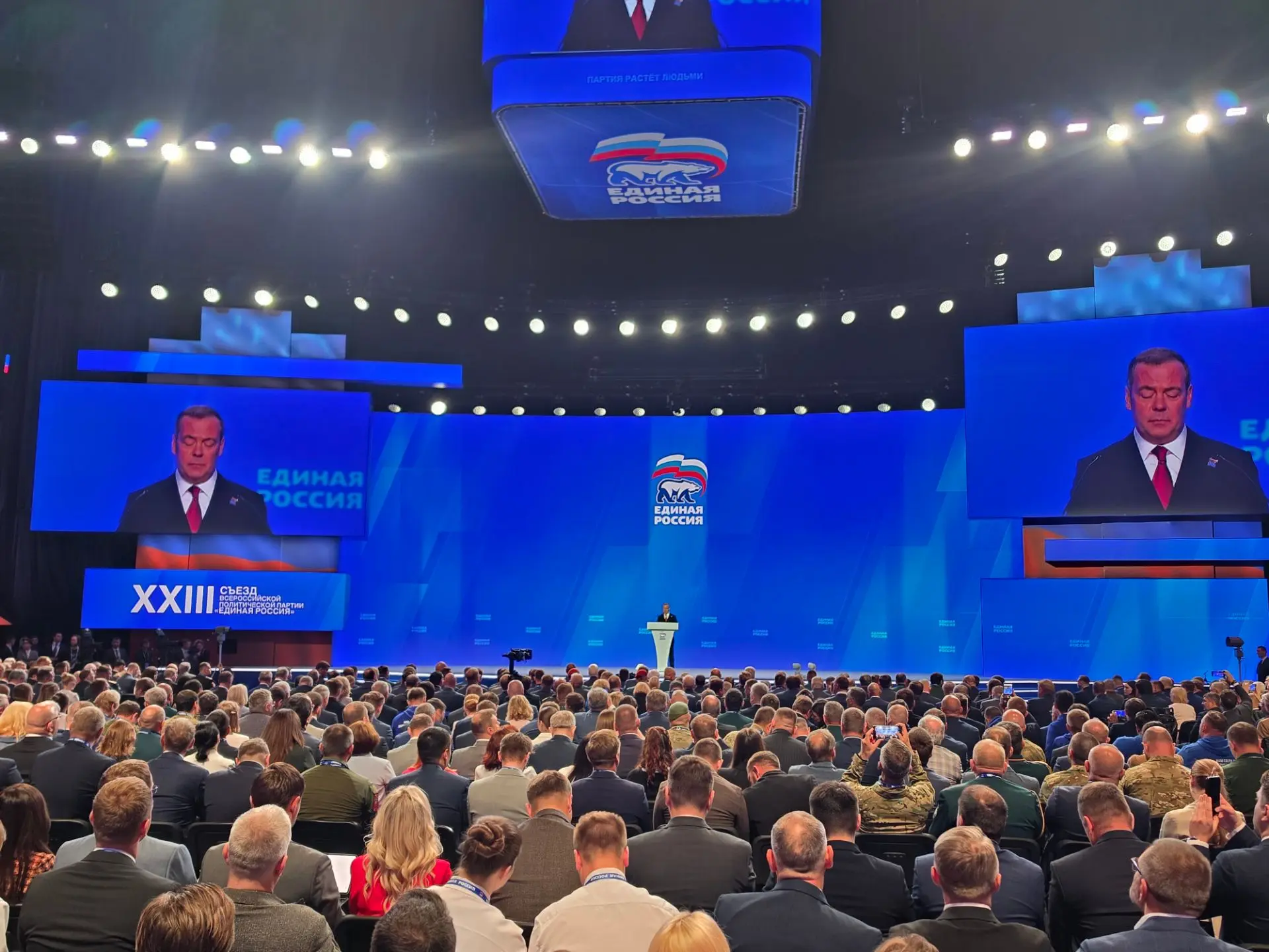 Дмитрий Медведев: Парламентские выборы впервые в современной истории проходят в стране,...