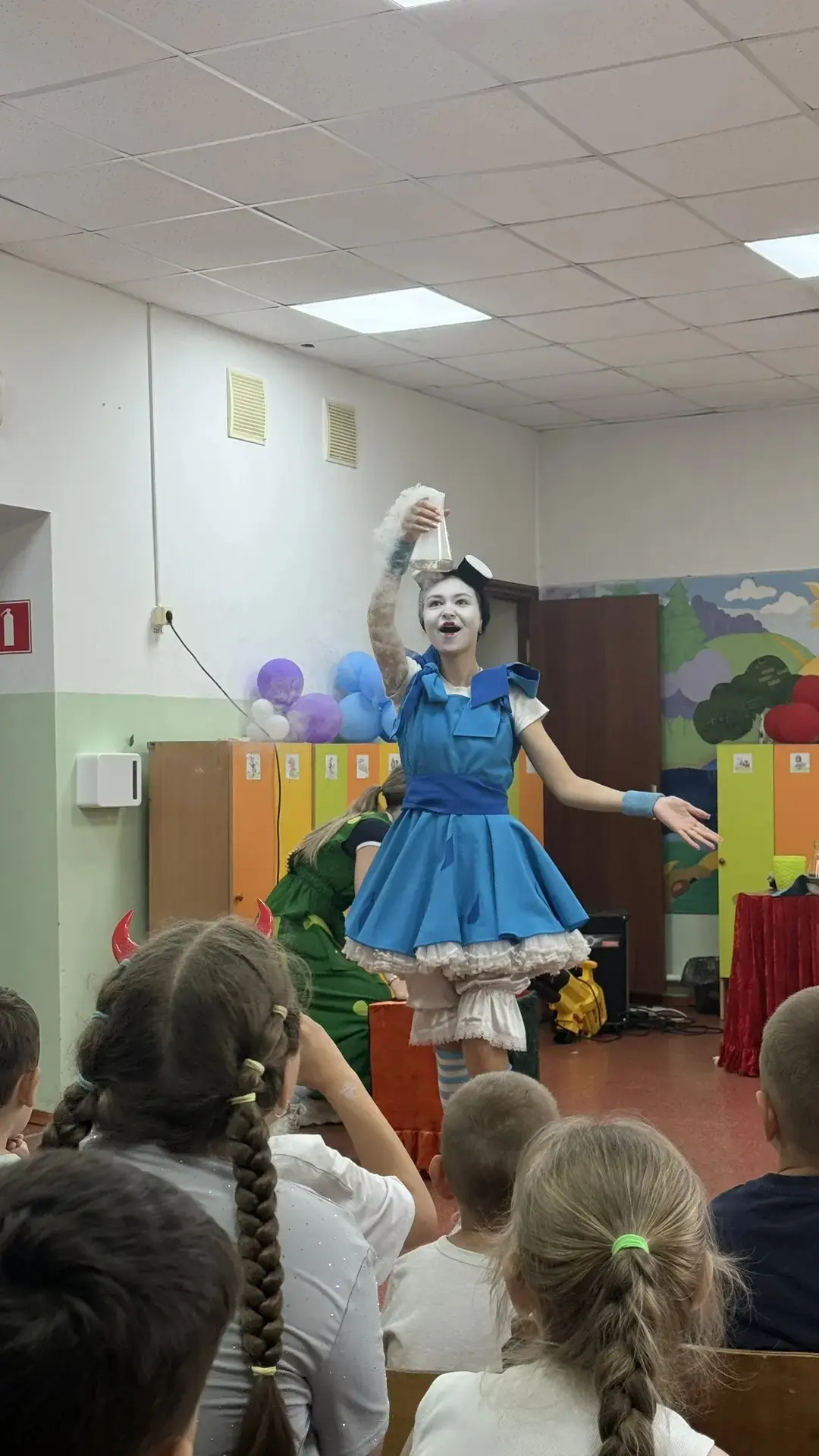 🧪✨ В пришкольном лагере прошло яркое научное шоу! ✨🎉

Сегодня воспитанники лагеря окунулись в удив