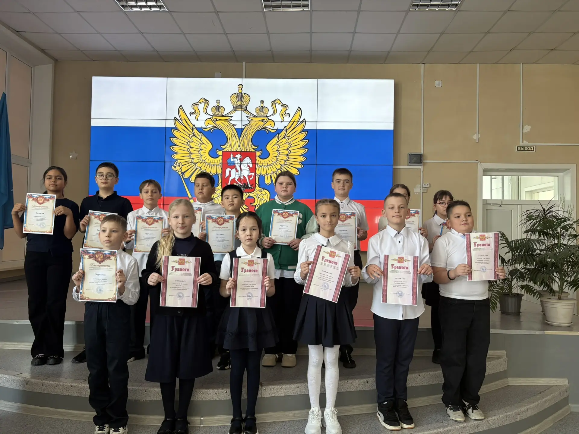 Торжественные линейки традиционно открыли учебную неделю.