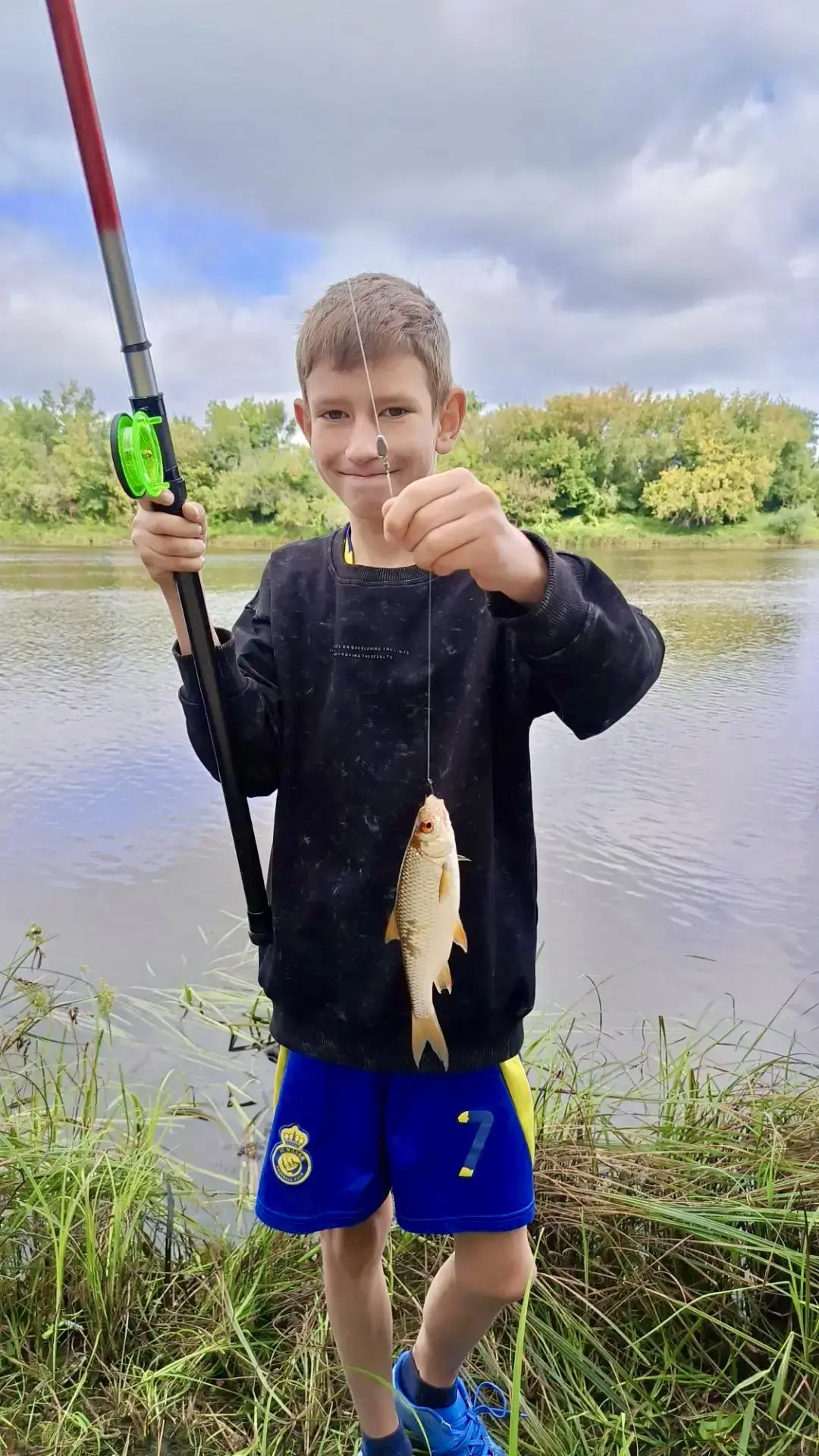 🎣27 августа в «Сосновом бору» прошли семейные соревнования по рыбной ловле, в которых ...