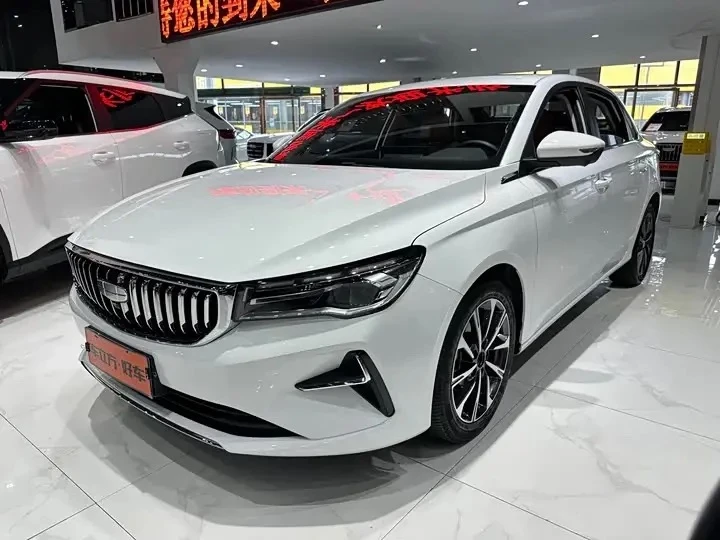 🚗 Geely Emgrand – седан 4-го поколения с атмосферным двигателем 1.5 л (127 л.с.), вариатором CVT и 