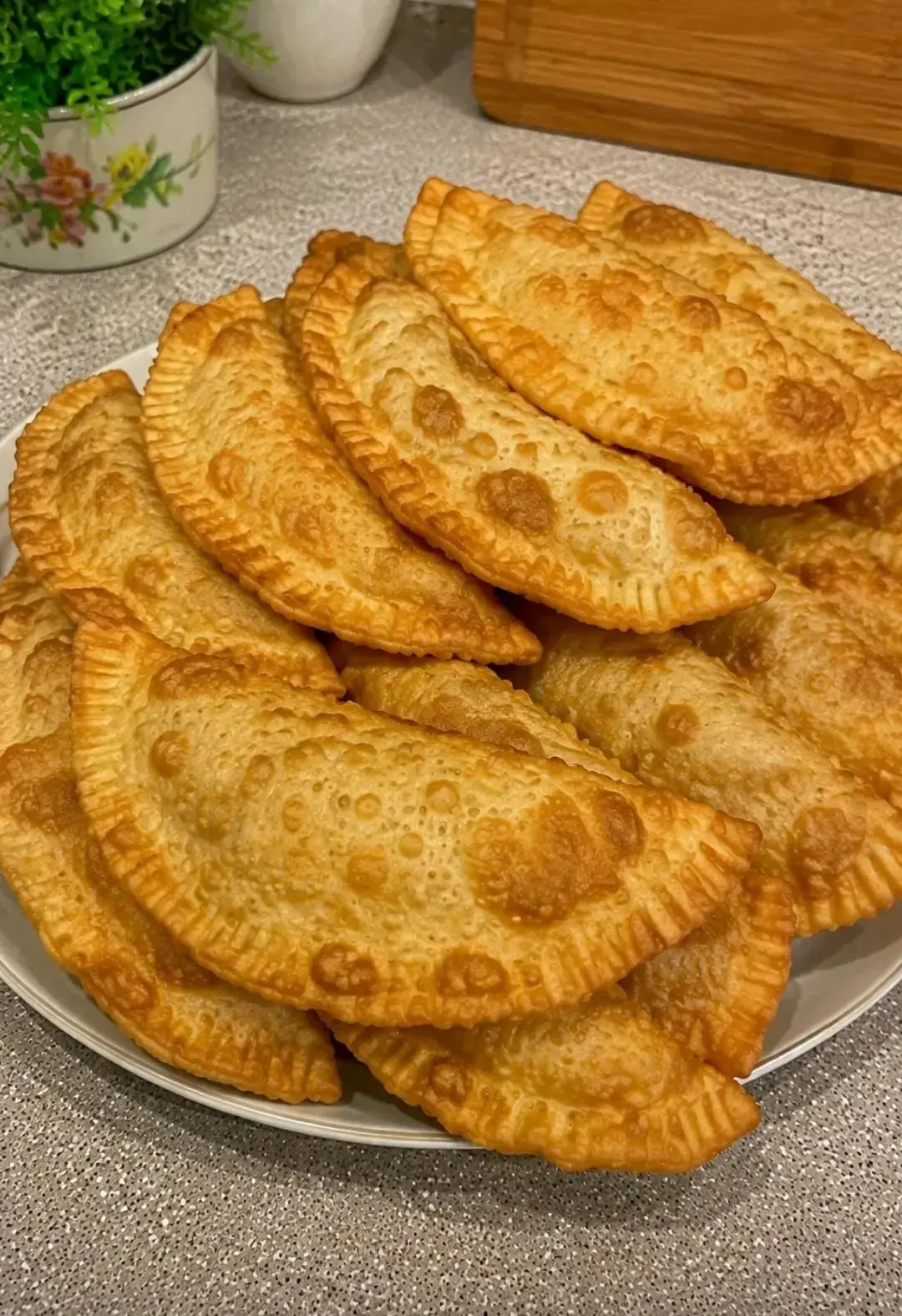🥟 ДОМАШНИЕ ЧЕБУРЕКИ - ХРУСТЯЩИЕ СНАРУЖИ И СОЧНЫЕ ВНУТРИ