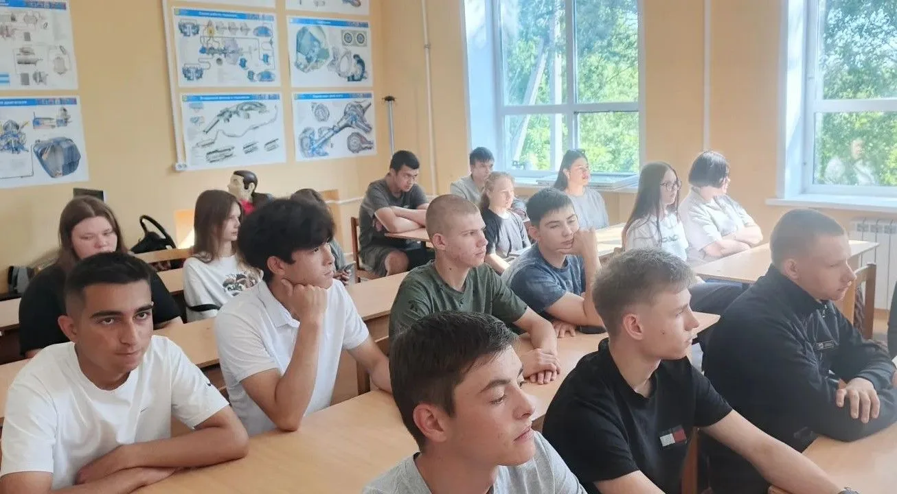 👩 Специалисты   ГАУ СО КЦСОН Краснокутского  района провели профилактическое   мероприятие   «Счаст