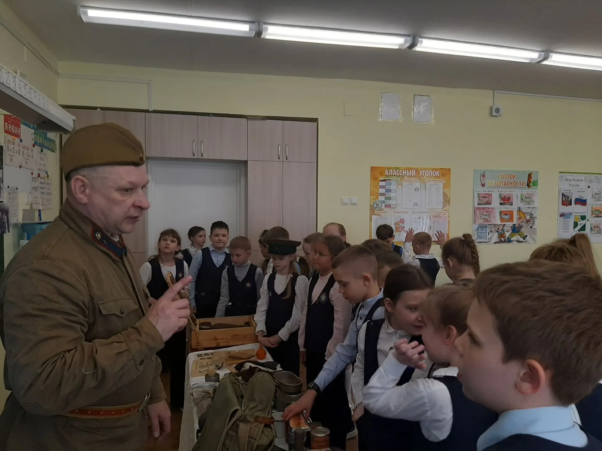 В преддверии великого праздника – Дня Победы – в нашем 2 "В" классе состоялось особенное событие. К 