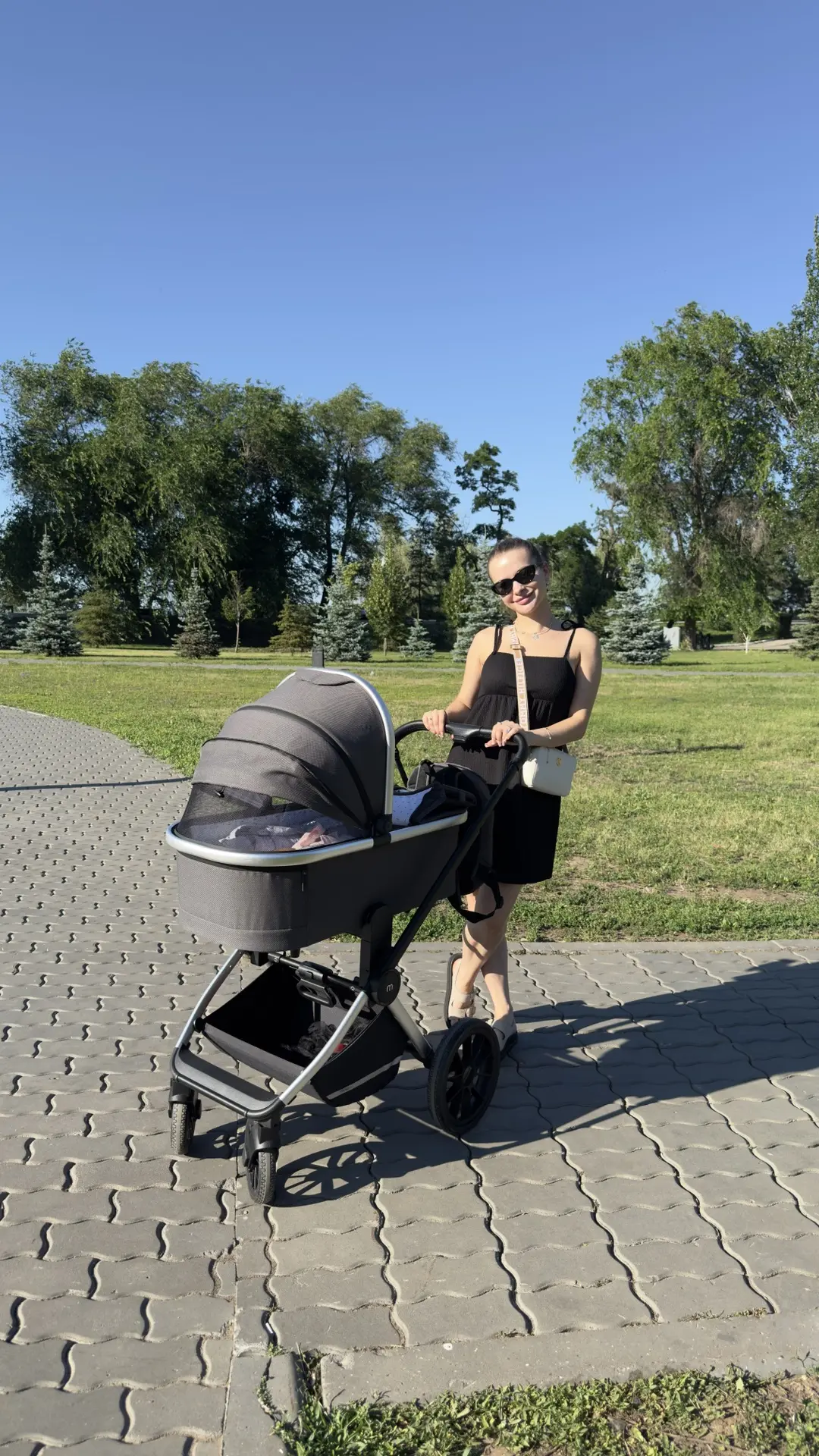 Гуляли сегодня с тремя детьми😁💪🏻 
Это было сильно 😂