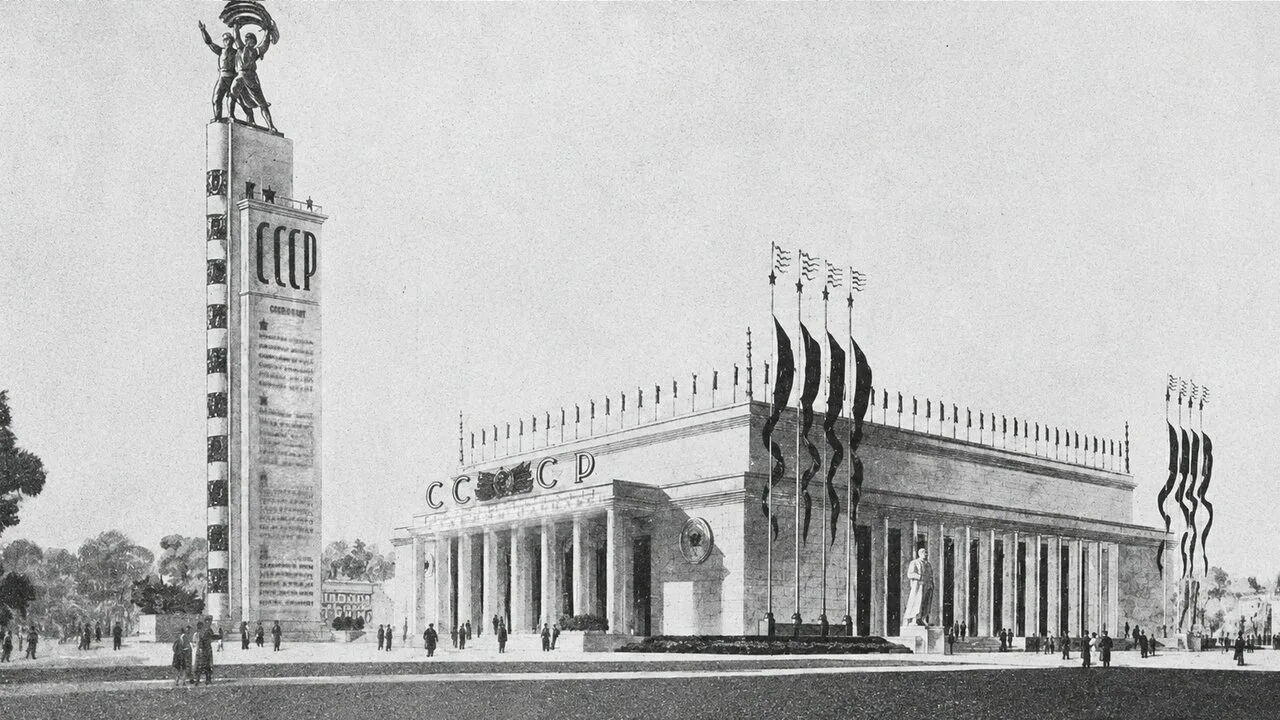 Главный павильон ВСХВ. 1939 год.

Архитекторы: В. А. Щуко, В. Г. Гельфрейх, А. П. Великанов, Ю. В. Щ
