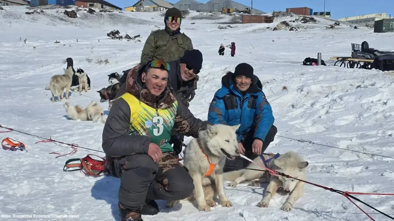 А вы знали, где проводится самая крутая гонка на собачьих упряжках?🐕  Разумеется, речь о Чукотке — с