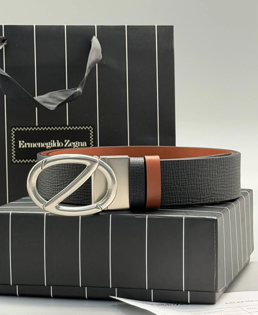✨ Ремень Zegna

➡️ Лаконичный дизайн и аккуратная фурнитура делают его универсальной деталью, котора