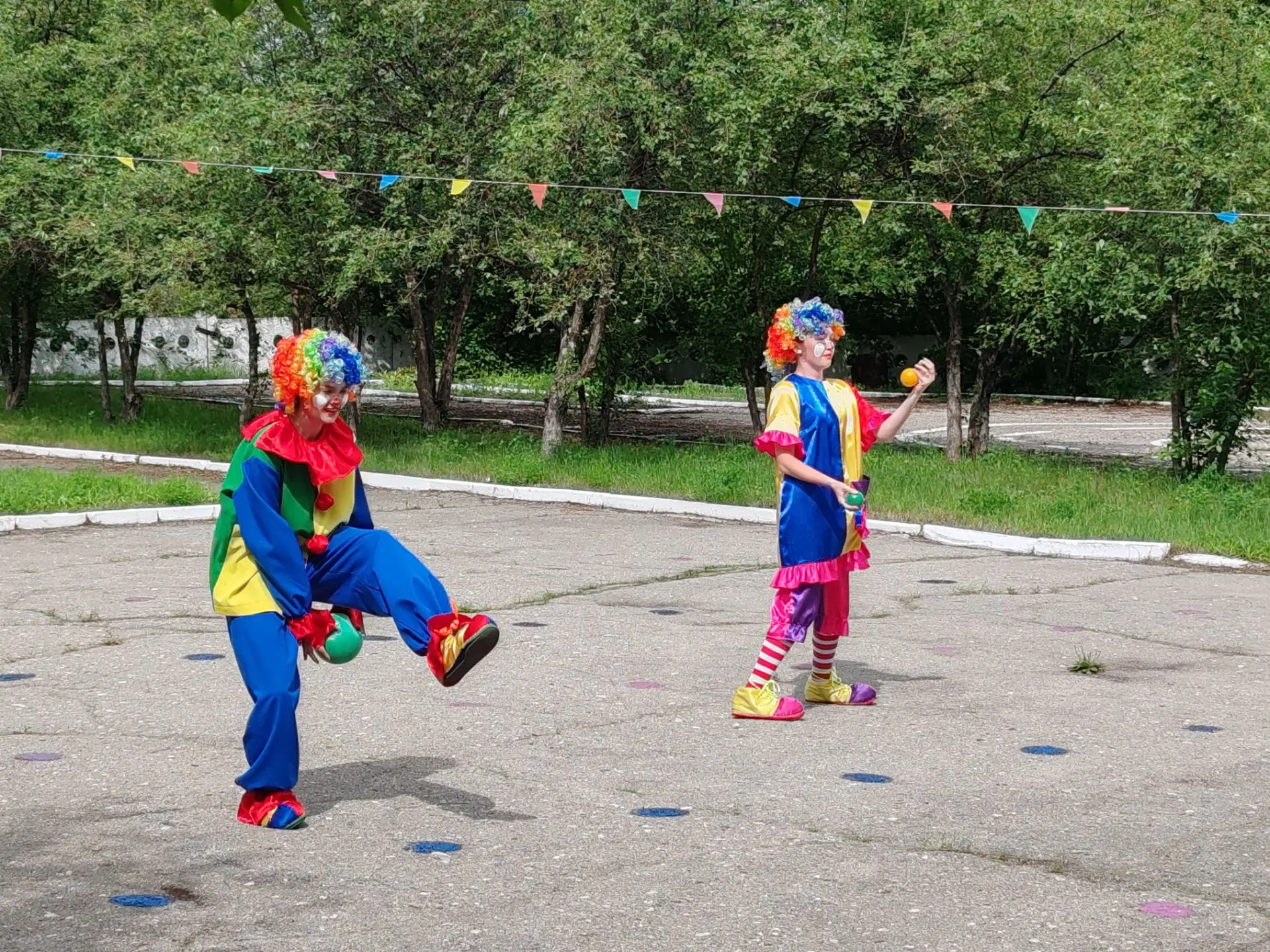 🎈 День мыльных пузырей: море радости и веселья! 🎈

🌈 В нашем детском саду прошёл чудесный День мы