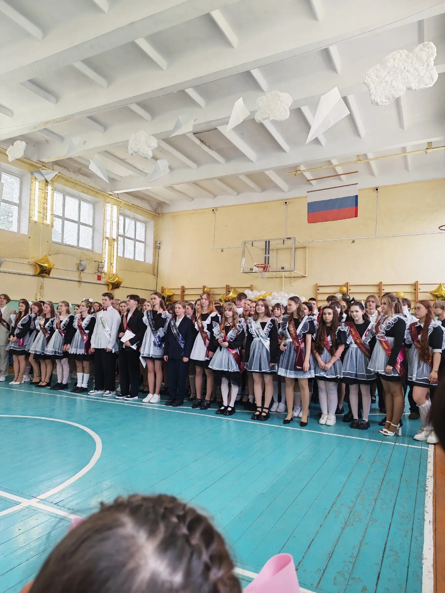 Вчера в нашей школе прозвенел последний звонок...  Этот звук — не просто сигнал к окончанию уроков. 