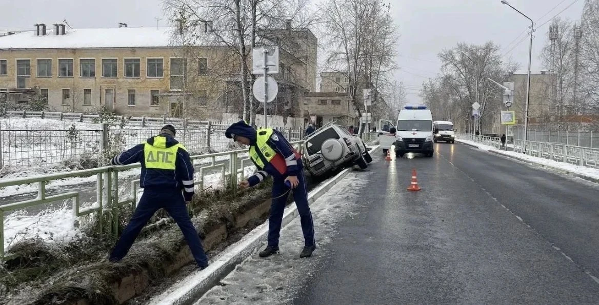В Североуральске мужчине разнесло голову об ограждение после того, как он уснул за рулё...