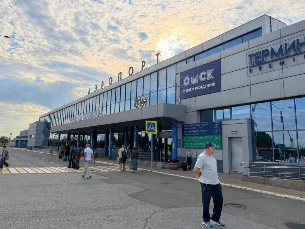 ✈️В Омском аэропорту массовые отмены и задержки рейсов.