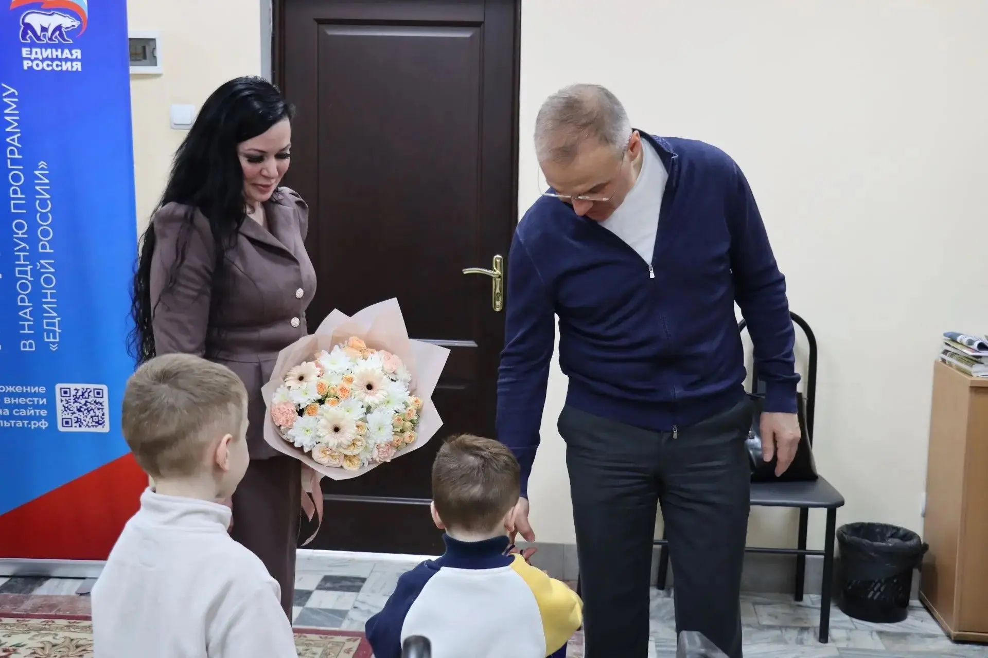 🎂 Когда рядом есть поддержка: депутат Госдумы Александр Коган поздравил сына погибшего участника СВО