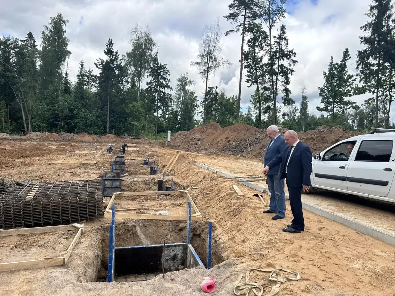 Вместе с председателем Совета депутатов Александром Мостковым проверили ход строительст...