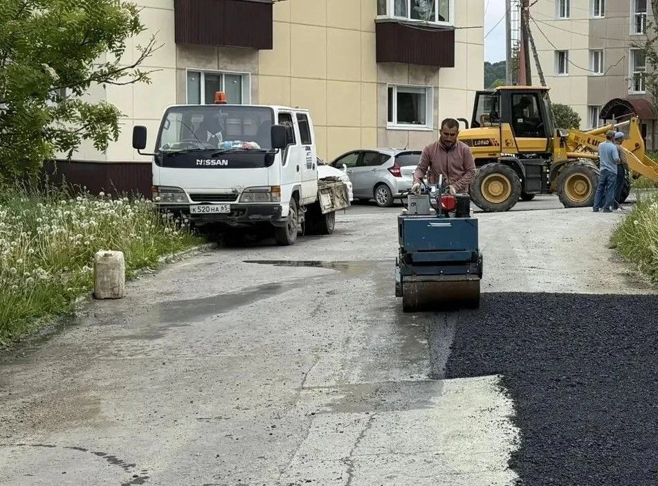 В Корсакове приступили к ремонту дорожного полотна во дворах МКД.
 
Мониторинг дворовых территорий с