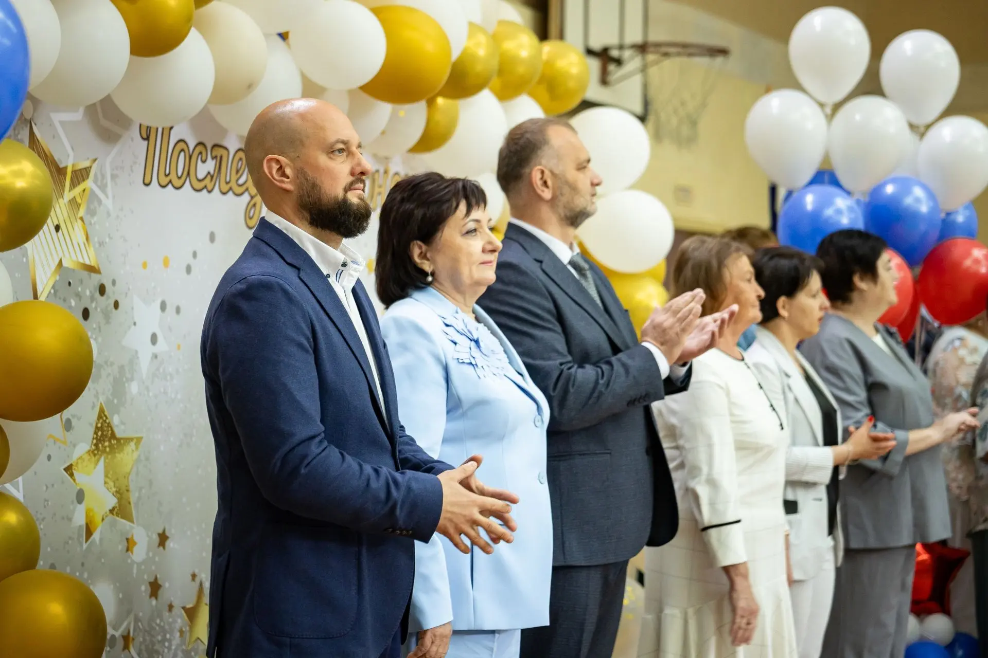 В школах Курска прозвенели последние звонки   Учебный год завершился торжественными линейками, на ко
