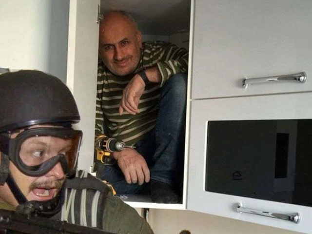 Я, скачавший MAX на свой старый телефон, чтобы выиграть яблочные наушники от Comedy Radio: