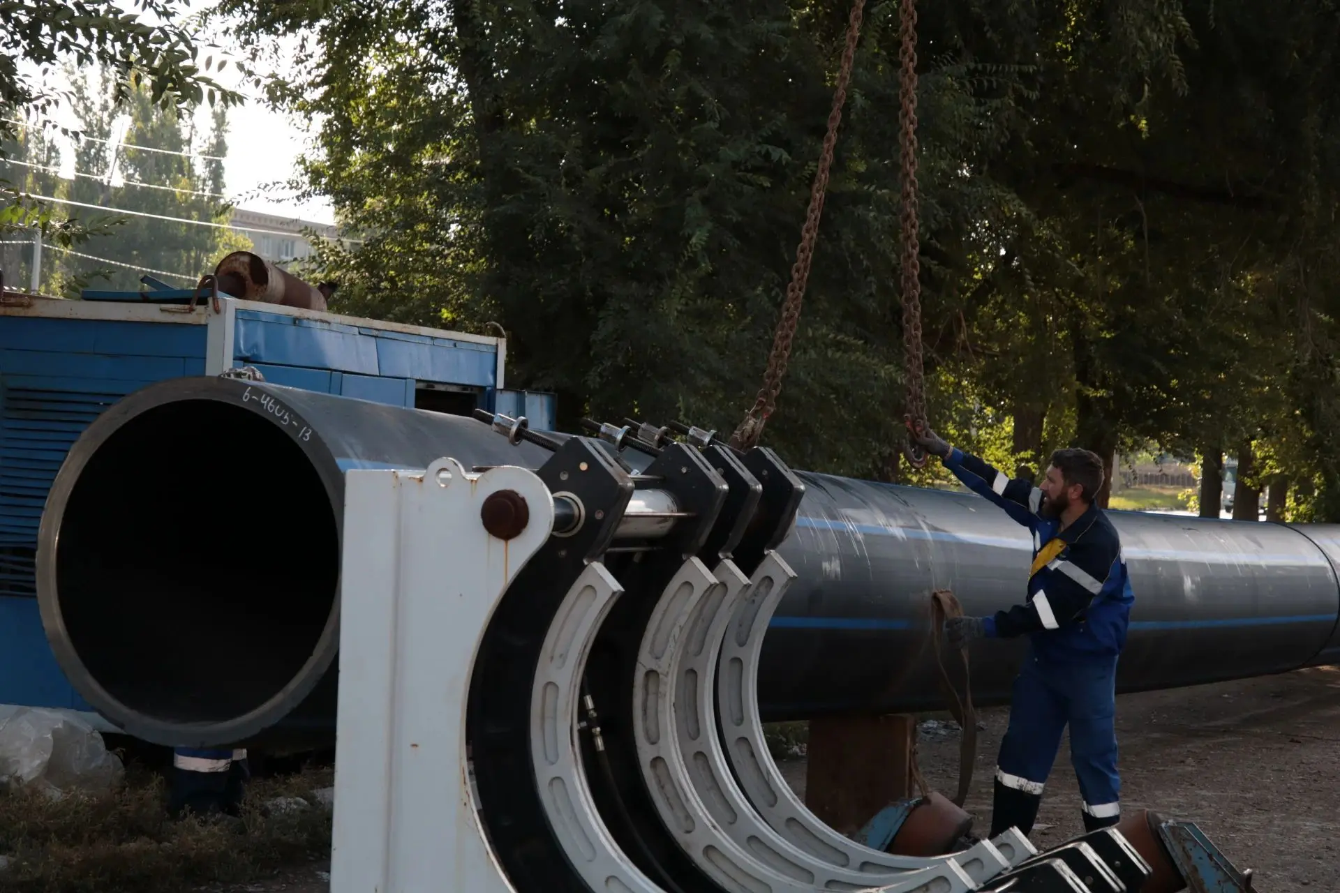 На улице Вокзальной был проложен основной трубопровод длиной почти 500 метров на участк...