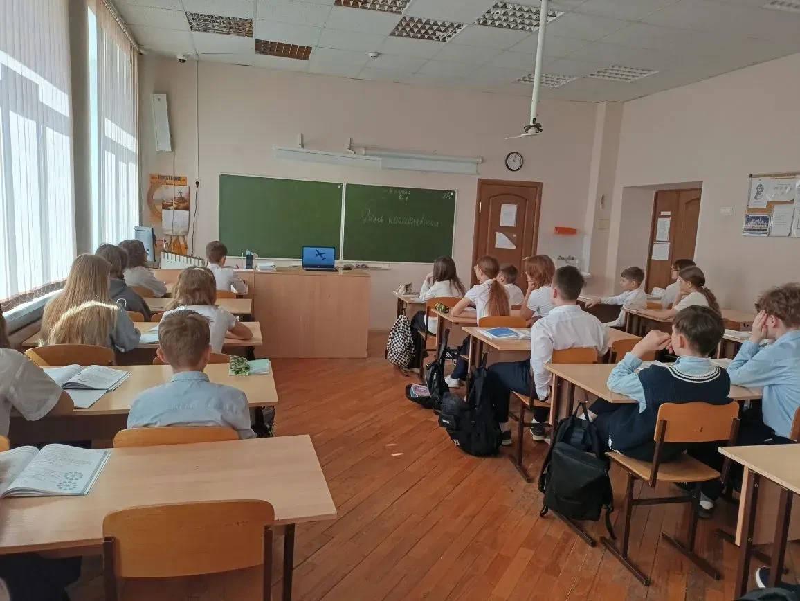 В Лицее №71 прошли традиционные еженедельные "Разговоры о важном", посвященные Дню космонавтики. Тем